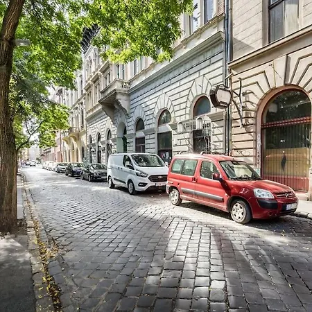 Klauzal Garden City Apartment *