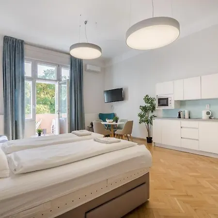 Klauzal Garden City Apartment *