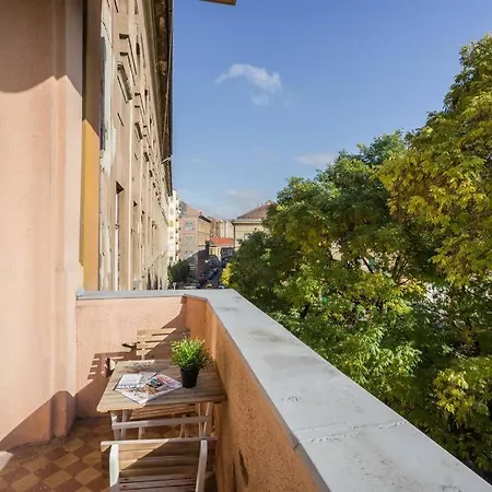 Klauzal Garden City Apartment