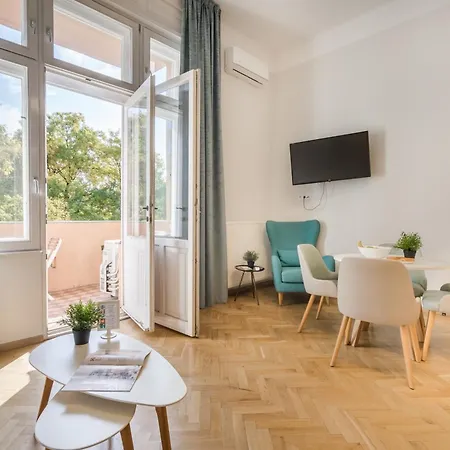 Klauzal Garden City Apartment
