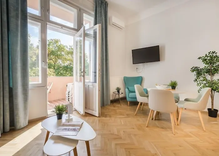 Klauzal Garden City 아파트